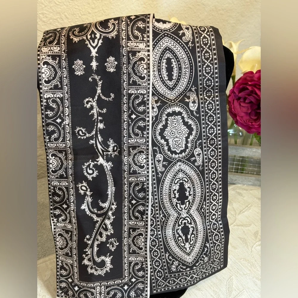 Ladies 41 x 5 fleur-de-lis neck or purse scarf. Brownish‎ Black with White/Gray